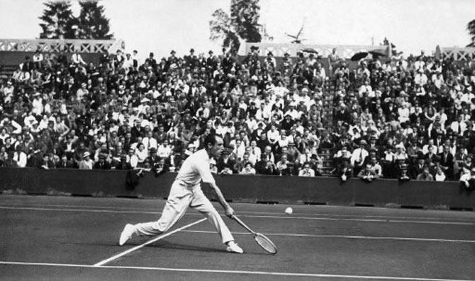 Italian tennis player Giorgio De Stefani prepares a return here in may 1934