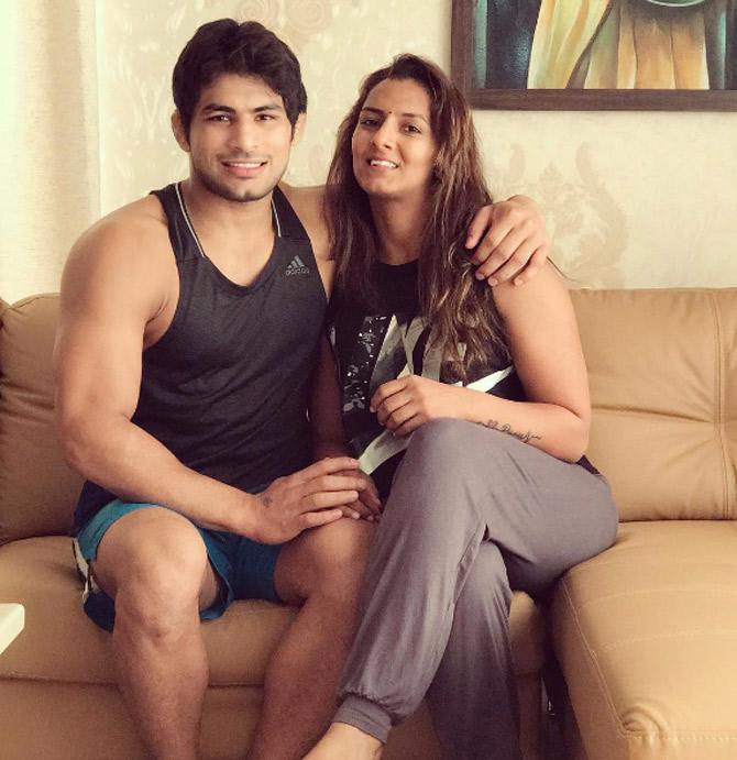 Geeta Phogat and her hubby Pawan Kumar share a cool photo calling it 'Sunday Vibes'