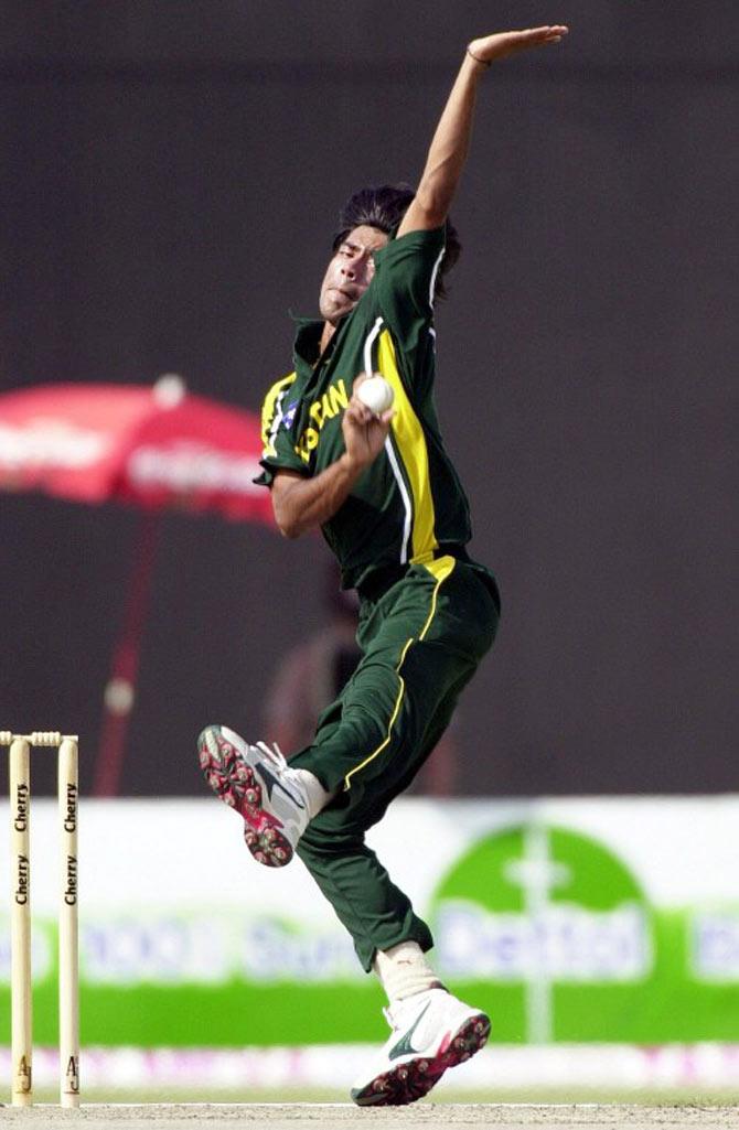 Mohammad Sami - 156.4 kmph: Pakistan vs Zimbabwe at Sharjah in 2003