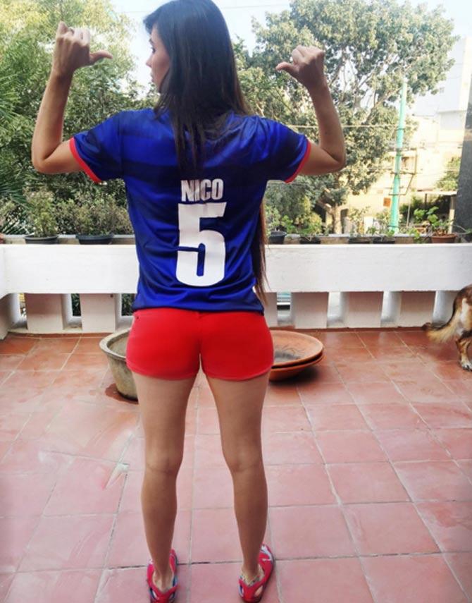 in 2009 at age 18, Sharmila Nicollet turned pro in golf