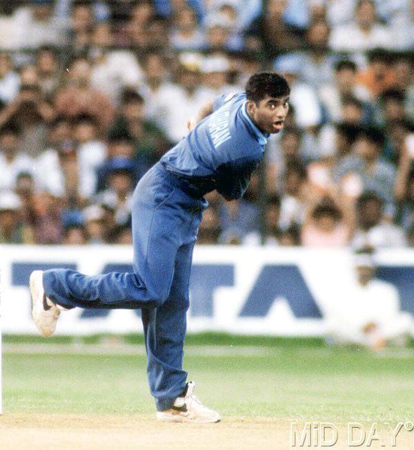 Muttiah Muralitharan: Unarguably one of the best spinners in history, this Sri Lankan bowler tends to flick the wrist in the outward direction and release the ball. This coupled in with his scary and intimidating facial gesture is pretty lethal to any batsman. The leading Test wicket-taker's vital doosra delivery is almost unplayable by a batsman. He was accused of throwing the ball during his career but he was yet undeterred. (Pic/ Pradeep Mandhani)