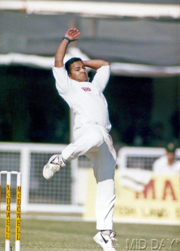 Paul Adams: The former South African bowler probably tops the list of weird bowling actions. Former England cricketer Mike Gatting compared the unorthodox spinner's bowling style to that of a 'frog in a blender'. Despite his head pointing towards the sky, he could perfectly place the ball in the area he intended to. Initially, he caught most batsmen by surprise, but later on, it wore off and so did his career. (Pic/ Midday archives)