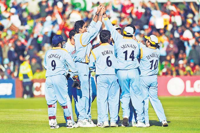 Venkatesh Prasad (left) celebrates a Pakistani wicket in the 1999 World Cup game at Old Trafford. India won the game by 47 runs