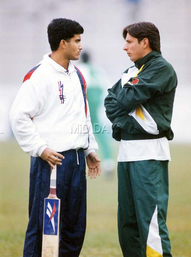 Sourav Ganguly and Shahid Afridi in conversation during their younger years in their respective national cricket teams