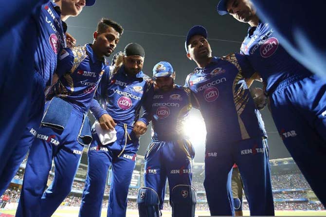 Rohit Sharma addressing Mumbai Indians players before a game