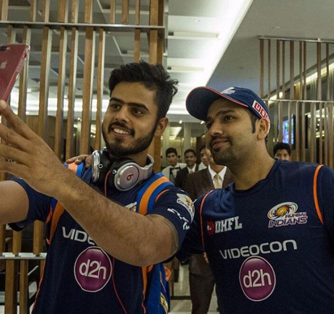 Mumbai Indians sensation Nitish Rana and Rohit Sharma take a selfie