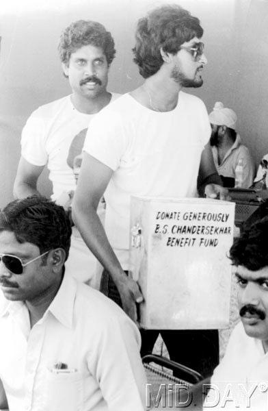 Kapil Dev raising money for the B S Chandrashekhar Benefit Fund with Sandeep Patil