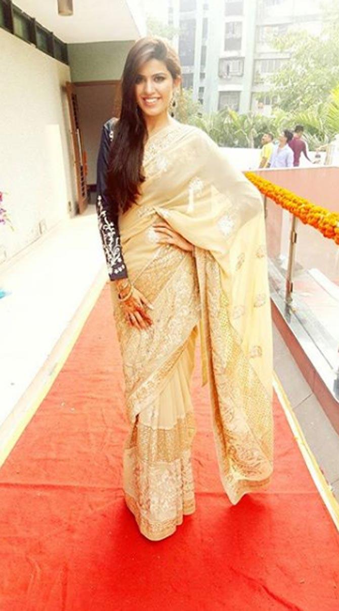 Pankhuri Sharma aces the sari look in this picture which she posted. She is seen here wearing an elegant golden sari.