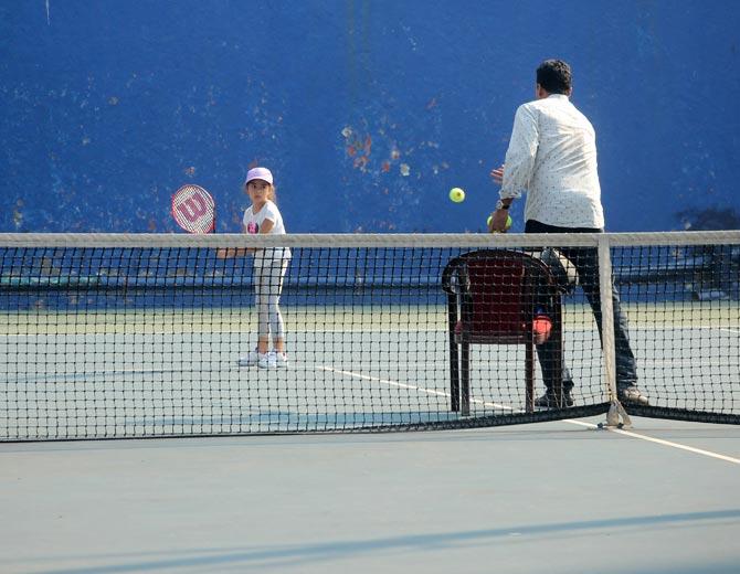 Mahesh Bhupathi teaching Saira a few tennis shots
