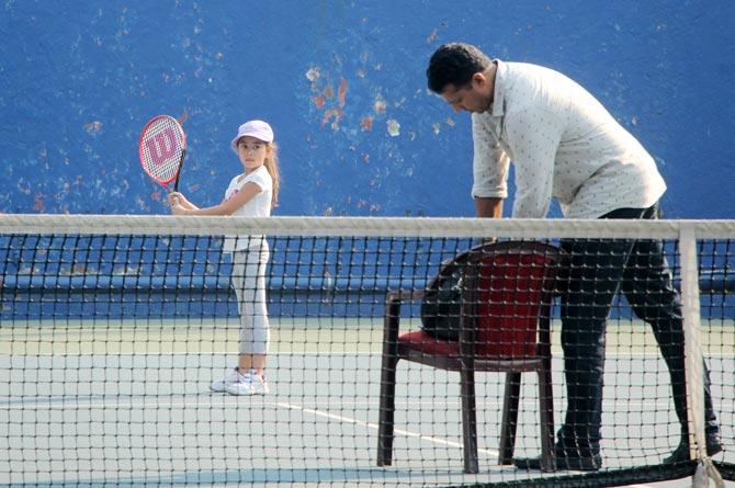 We wonder what is Mahesh Bhupathi reaching for in that bag