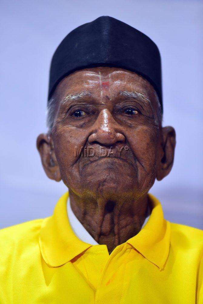 105-year-old Dagadu Bhamre from Malegaon participated in the Mumbai Marathon