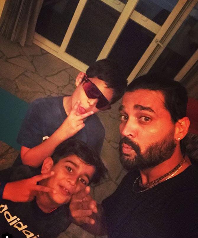 Murali Vijay captioned this picture as, 'Reunion with my squad !!my future is in the safe hands with these two gems !!vyaan my rock star'