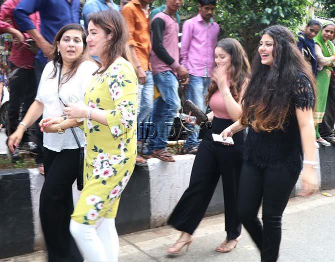 Anjali Tendulkar and Sara Tendulkar seem to be having a great time as they walk out of the venue