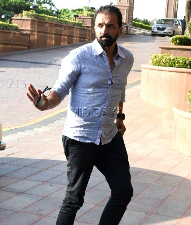 Atul Kasbekar at Aishwarya Rai Bachchan's father's prayer meet in Bandra