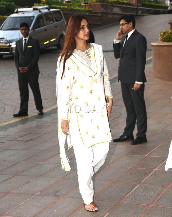 Sonali Bendre at Aishwarya Rai Bachchan's father's prayer meet in Bandra