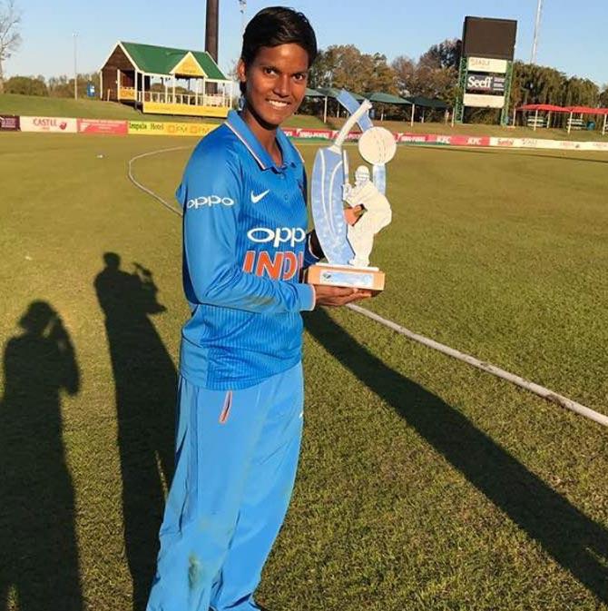 Deepti Sharma: The right-handed off spinner was born in Uttar Pradesh. Although a right-handed bowler, she bats left-handed. She is a huge fan of Indian spinner Ravichandran Ashwin. Deepti is the youngest of seven siblings. She followed her father and brother into the game and used to wait to accompany her brother during training sessions