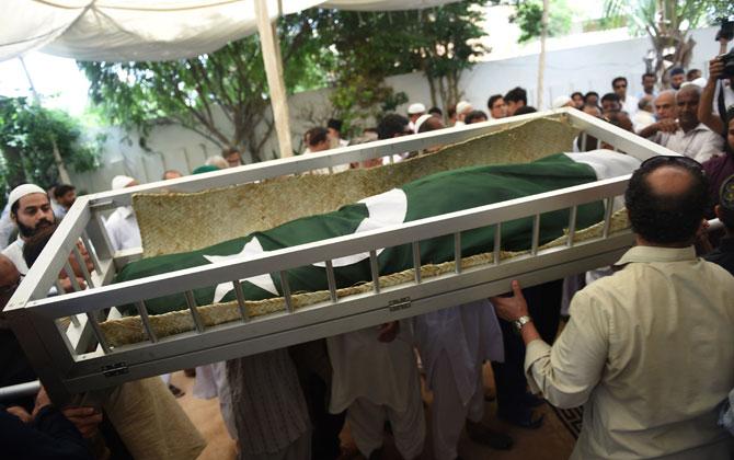 Hanif, 81, passed away on Thursday at a Karachi hospital after a long battle with lung cancer and other related complications.