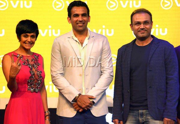 Mandira Bedi, Zaheer Khan and Virender Sehwag
