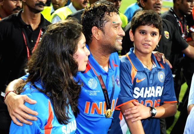Sachin Tendulkar (C) walks with his children Arjun (R) and daughter Sara (L) after India defeated Sri Lanka in the ICC Cricket World Cup 2011 final played at The Wankhede Stadium in Mumbai on April 2, 2011. Pic/ AFP