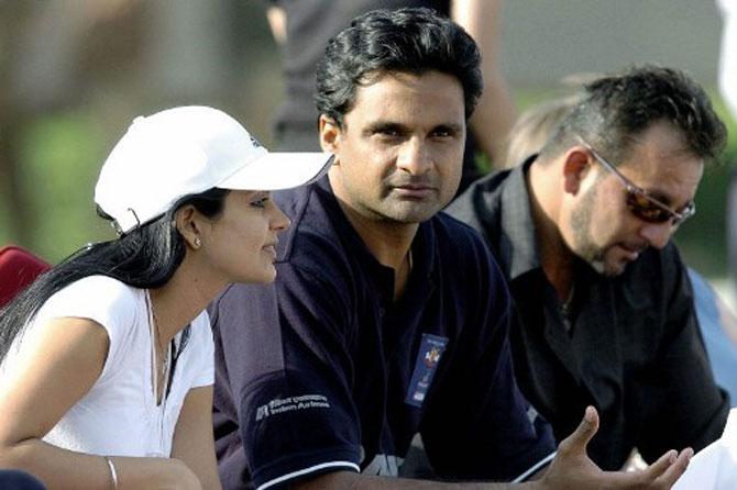 Former India pacer Javagal Srinath (centre) talks to actress Mandira Bedi (left) as actor Sanjay Dutt looks on during a charity cricket match between Bollywood actors and cricketers in New Delhi on February 22, 2004