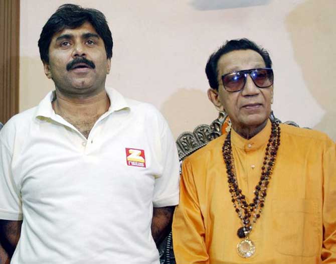 Shiv Sena party chief, Bal Thackeray (R) at his residence in Bombay,in July 2004. Thackeray, known for his strong views on Indo-Pak cricketing ties,sprung a surprise when he met Miandad. During the meeting Thakeray had said, 'I like Javed as a cricketer and cannot forget the lofty six he hit off Chetan Sharma to win the Sharjah Cup in 1986.'