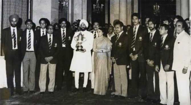 President Zail Singh and Prime Minister Indira Gandhi with Kapil Devils at a felicitation function