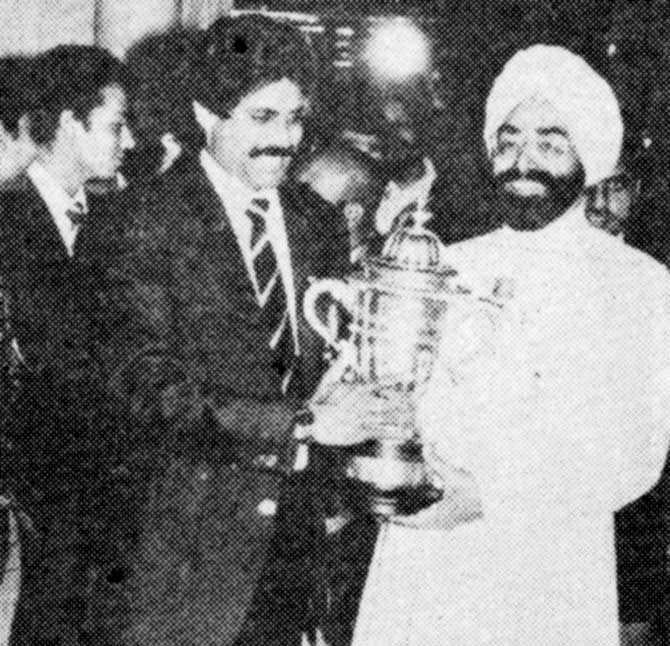 President Zail Singh with Kapil Dev at a felicitation function