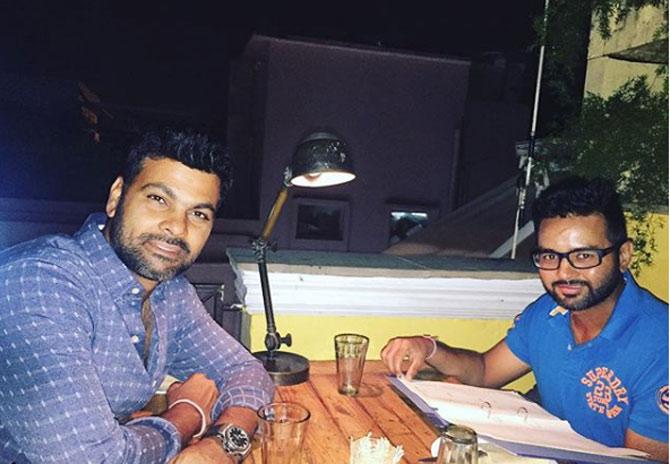 RP Singh with Parthiv Patel: Dinner time at Town Hall #greatfood #lovethisplace #delhi#khanmarket