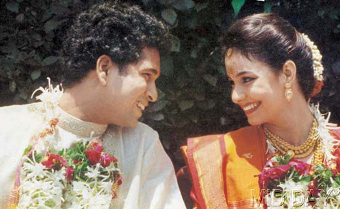It is said that Sachin Tendulkar and Anjali Mehta's love story started at the Mumbai International Airport in 1990. Sachin at that time was returning from his first international cricket tour and Anjali was there to receive her mother. The couple later met at a common friend's place