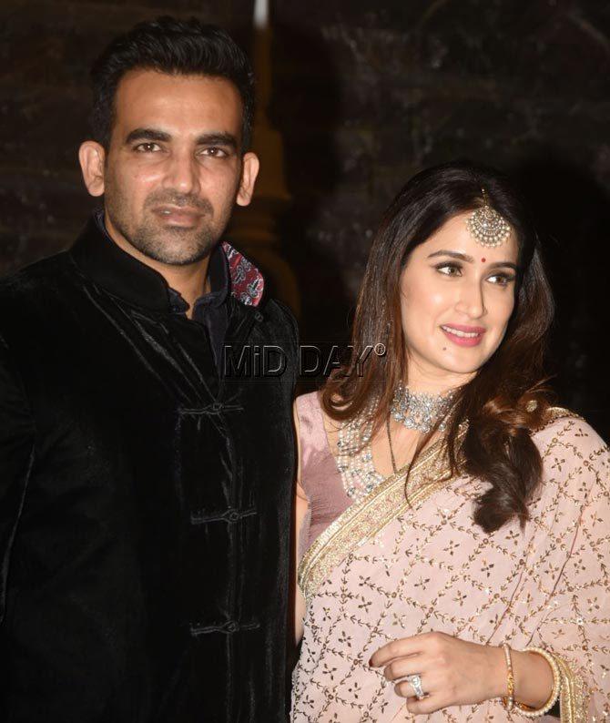 Zaheer Khan and Sagarika Ghatge were introduced through a common friend Zaheer Khan and Sagarika Ghatge were introduced through a common friend