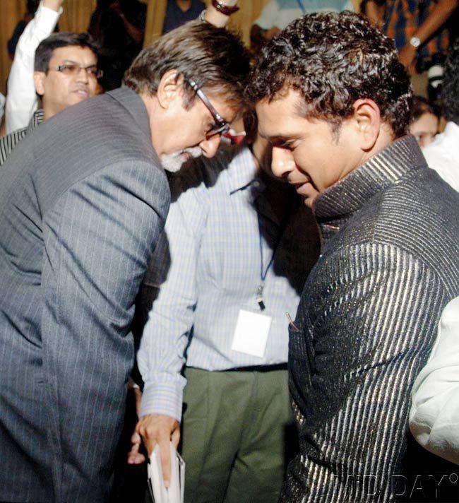 In character: Actor Amitabh Bachchan with Sachin Tendulkar during a function in Bandra, Mumbai, in 2009. PIC/Atul Kamble