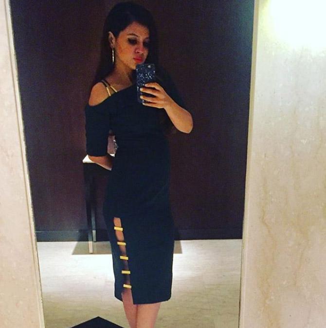 Sakshi Dhoni looks elegant in this long dress during a party as she takes a selfie.