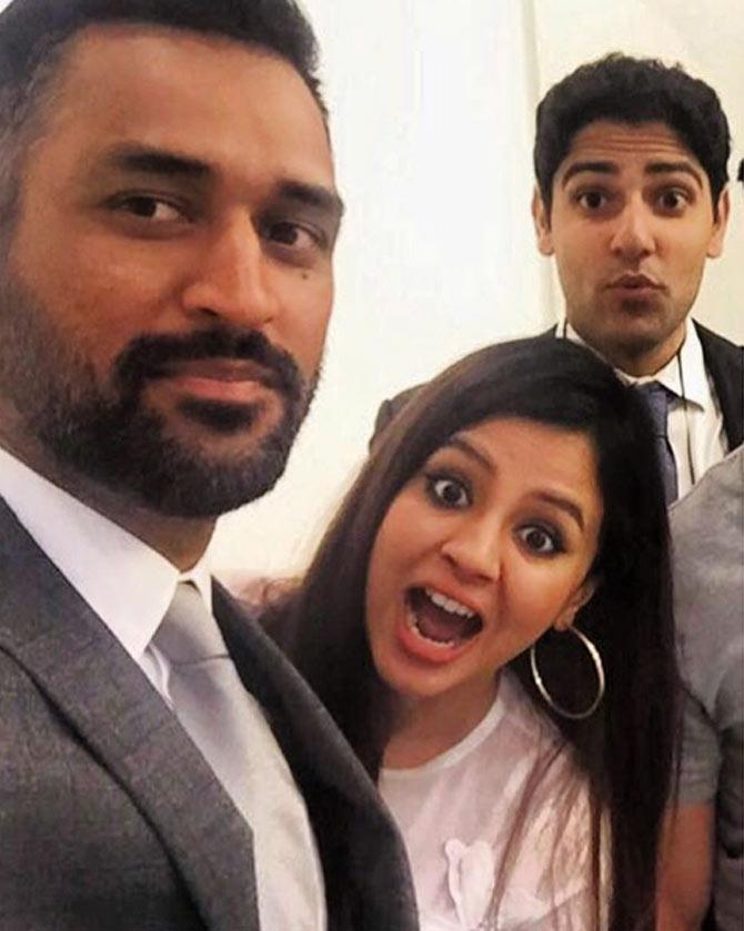 Sakshi Dhoni shares a throwback photo with MS Dhoni and a friend.