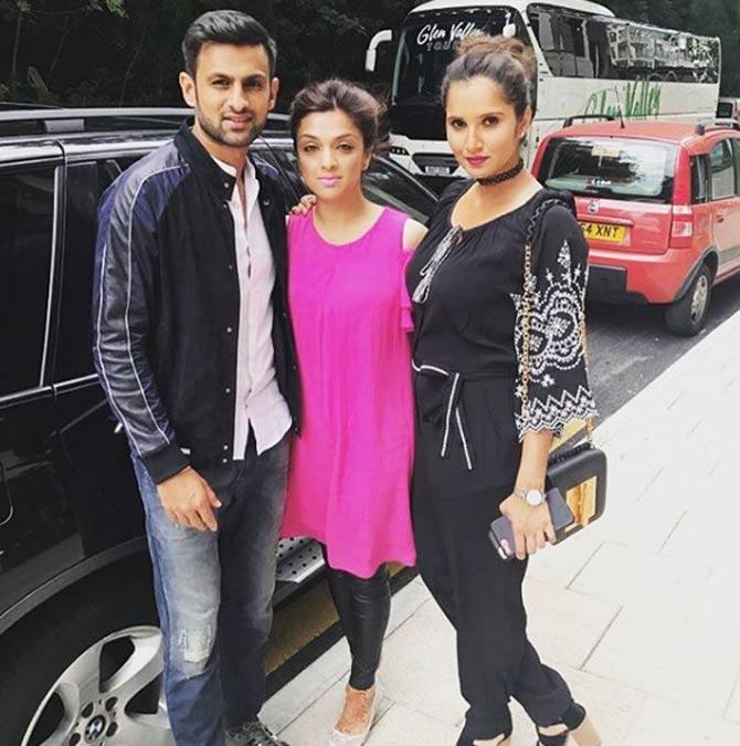 Shoaib Malik: Roaming London with @ebbaqureshi bhabi while Ajju bhai @azharmehmood11 is watching bowling videos on laptop