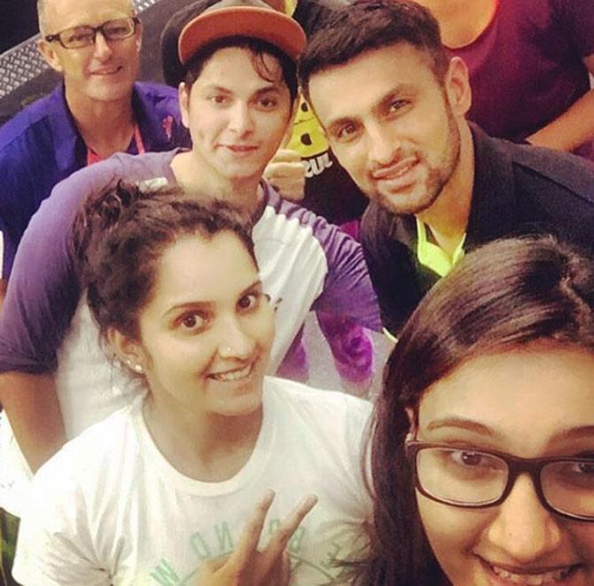 Shoaib Malik: Everyone's pretending to smile in this pic cause - cause the click is post the work out