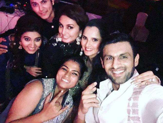 Shoaib Malik with Sania Mirza and Huma Qureshi and friends