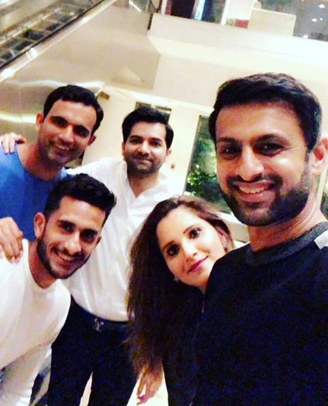 Shoaib Malik with Sania Mirza and friends: Hi from Dhaka #BPL17