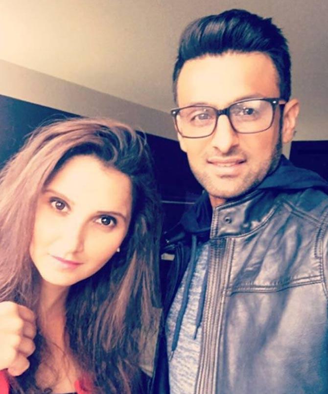 Shoaib Malik: G Ab kuch kuch dikh raha hai #mashAllah