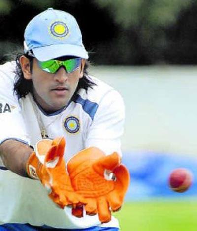 MS Dhoni (2007): Needing 308 to win the Test, India was looking at defeat but Dhoni defied England with a gritty 76 not out of 159 balls to help the visitors earn a crucial draw. India won the next Test by 7 wickets at Nottingham and went on to win the series 1-0