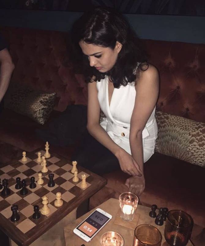 Tania Sachdev shared this picture during one of her night outs and wrote: Great food + great cocktails + a game or 5 = My kind of night. Gotta love @chessclublondon