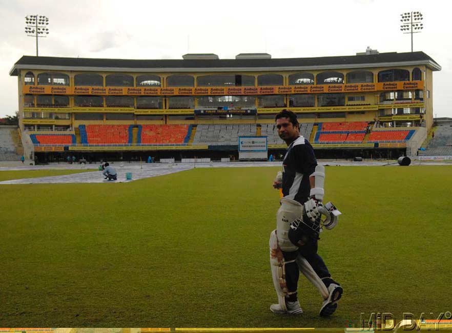 Sachin Tendulkar clicked while entering the cricket field