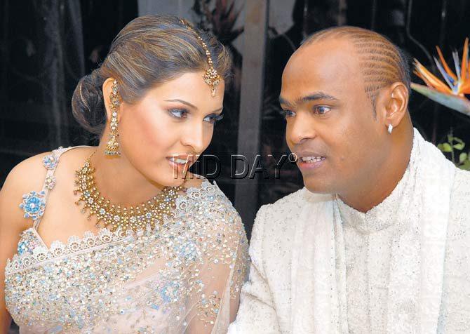 Vinod Kambli got married for a second time when he tied the knot with model Andrea Hewitt.
In picture: Vinod Kambli and his wife Andrea Hewitt on the day of their court marriage