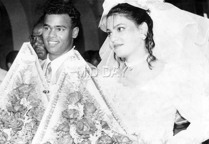 It is said that while playing there in his childhood, the runs scored were determined by how high the ball was hit. Guess, that's how Vinod Kambli was such a great over-the-top hitter.
In pic: Vinod Kambli and ex-wife Noella Lewis during their wedding at St Patrick's Cathedral Church in Pune in May 1994