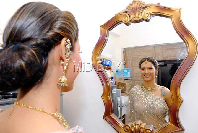 In picture: Kambli's wife Andrea Hewitt looks into the mirror on her big day