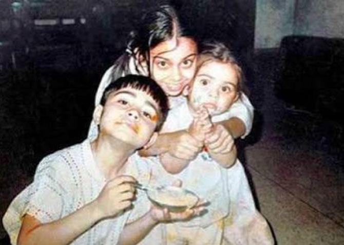 Virat Kohli shares a very close bond with his siblings, older sister Bhavna and elder brother Vikash. Here, Virat Kohli is seen in a throwback photo with his sister and brother