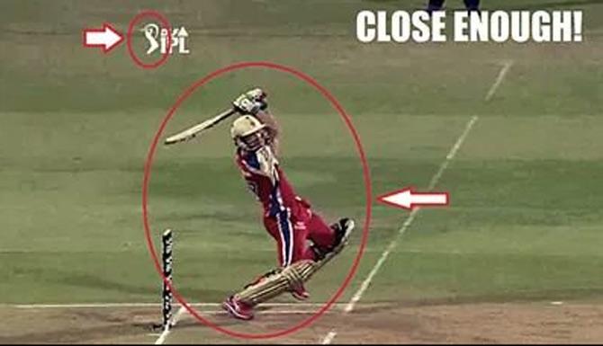 Virender Sehwag: 'Happy Birthday Mr. 360 degrees @ABdeVilliers17, the man who can bat in any pose he wishes too #IPLlogo'