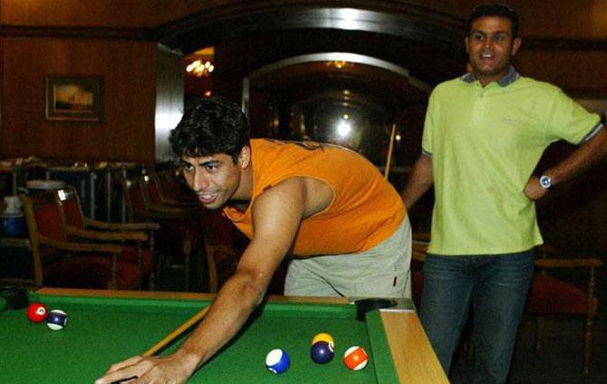 Virender Sehwag: 'Wow! Nehra ji Birthday and #WorldDanceDay on same day. Happy April waala birthday Nehra Ji. Great memories with you #CricketKaBhishmapitamah'