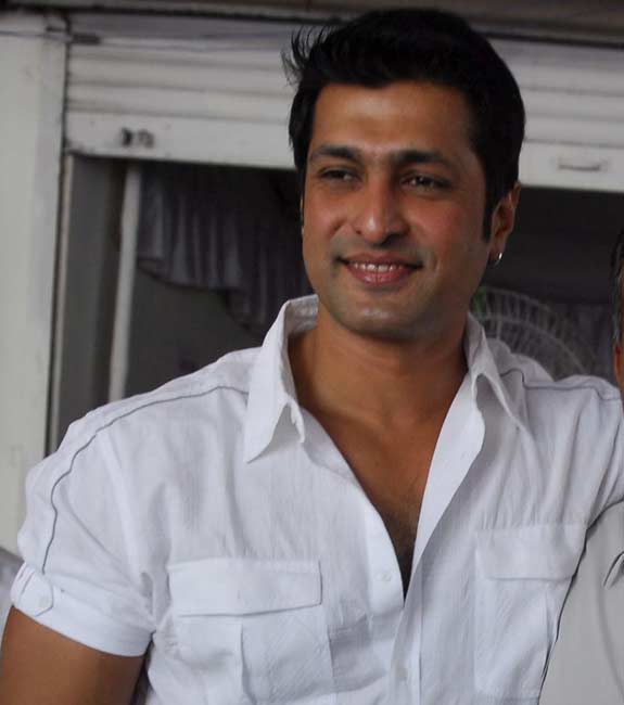Ankola made his Test debut in the same match as Sachin Tendulkar and Waqar Younis in Pakistan in 1989. This was unfortunately the first and last Test match he played. After retiring from cricket, Ankola made his celluloid debut in 2000 with the Sanjay Dutt-starrer Kurukshetra. He also acted in movies like Pitaah and Chura Liyaa Hai Tumne, which saw the debut of Esha Deol and Zayed Khan. In 2004, he did his last film, u00e2u0080u0098Silence Please...The Dressing Roomu00e2u0080u0099. He then shifted focus to his television career acting in serials like Karam Apna Apna, CID Special Bureau, Ssshhhh...Koi Hai, Zindagi Teri Meri Kahani, Kehta Hai Dil, Kora Kagaz, etc. Ankola made his Test debut in the same match as Sachin Tendulkar and Waqar Younis in Pakistan in 1989. This was unfortunately the first and last Test match he played. After retiring from cricket, Ankola made his celluloid debut in 2000 with the Sanjay Dutt-starrer Kurukshetra. He also acted in movies like Pitaah and Chura Liyaa Hai Tumne, which saw the debut of Esha Deol and Zayed Khan. In 2004, he did his last film, u00e2u0080u0098Silence Please...The Dressing Roomu00e2u0080u0099. He then shifted focus to his television career acting in serials like Karam Apna Apna, CID Special Bureau, Ssshhhh...Koi Hai, Zindagi Teri Meri Kahani, Kehta Hai Dil, Kora Kagaz, etc.