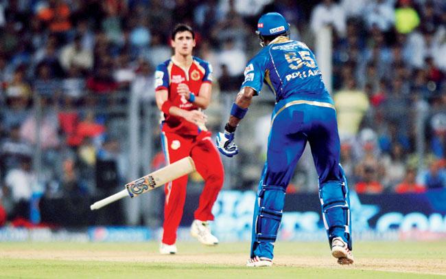 Michell Starc and Keiron Pollard marred an exciting IPL match between Mumbai Indians and the Royal Challengers Bangalore at the Wankhede stadium on 6 may, 2014. As Starc was running in to bowl the 5th ball of the 17th over during MI's innings, Pollard, who was distracted for some reason, backed away from the crease. The Aussie pacer, however, still fired the ball at Pollard, getting the Trinidadian hot under the collar. Pollard flung the bat at the bowler, but, luckily, it slipped out of his hand and dropped near him