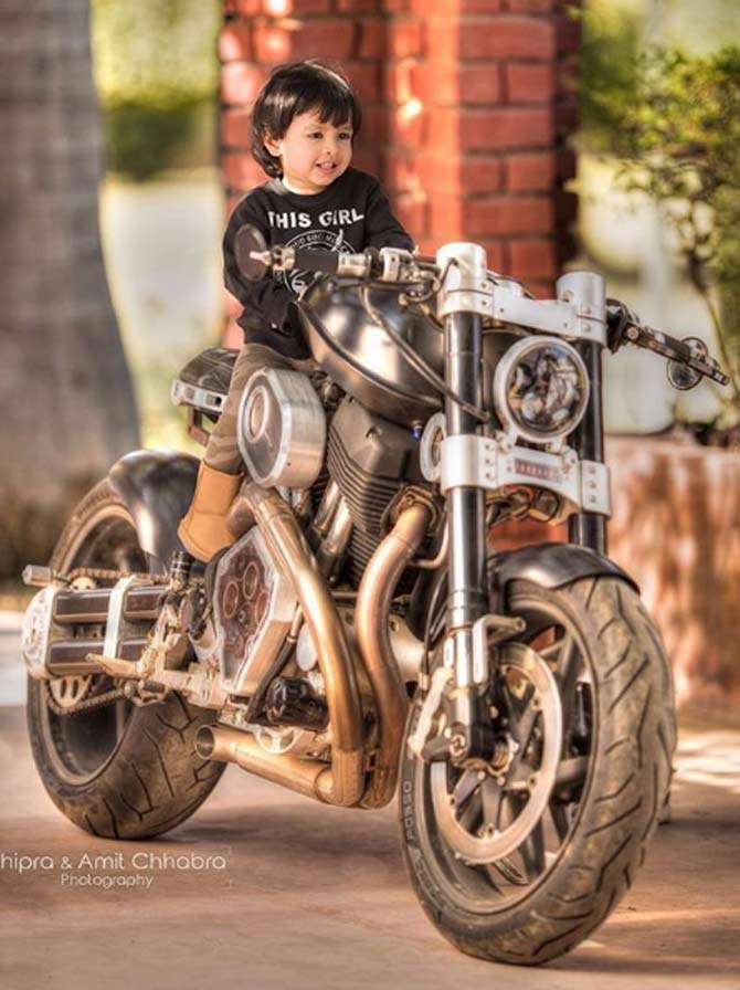 Sakshi Dhoni shared this photo of Ziva and wrote: Thank you guys for an awesome photo shoot @shipraamitphoto! You guys are the best in India!